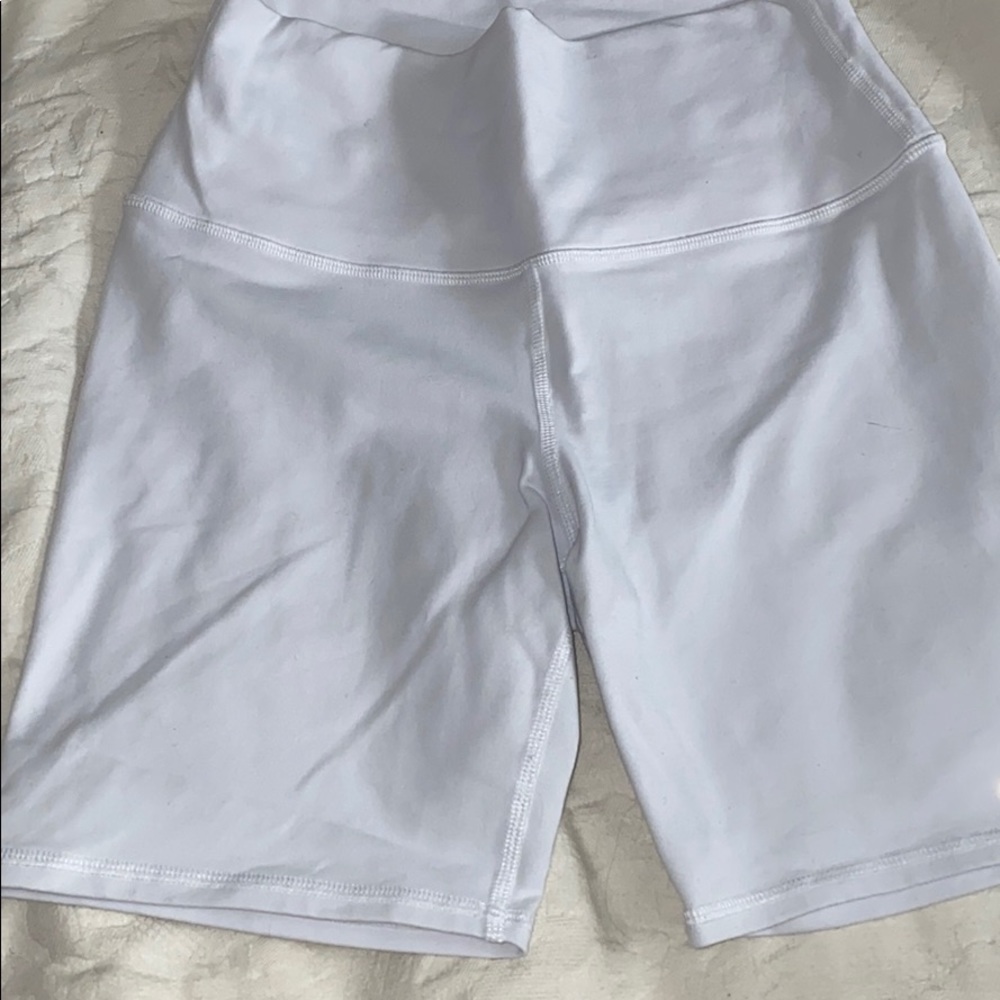 Alo yoga shorts - Picture 13 of 16